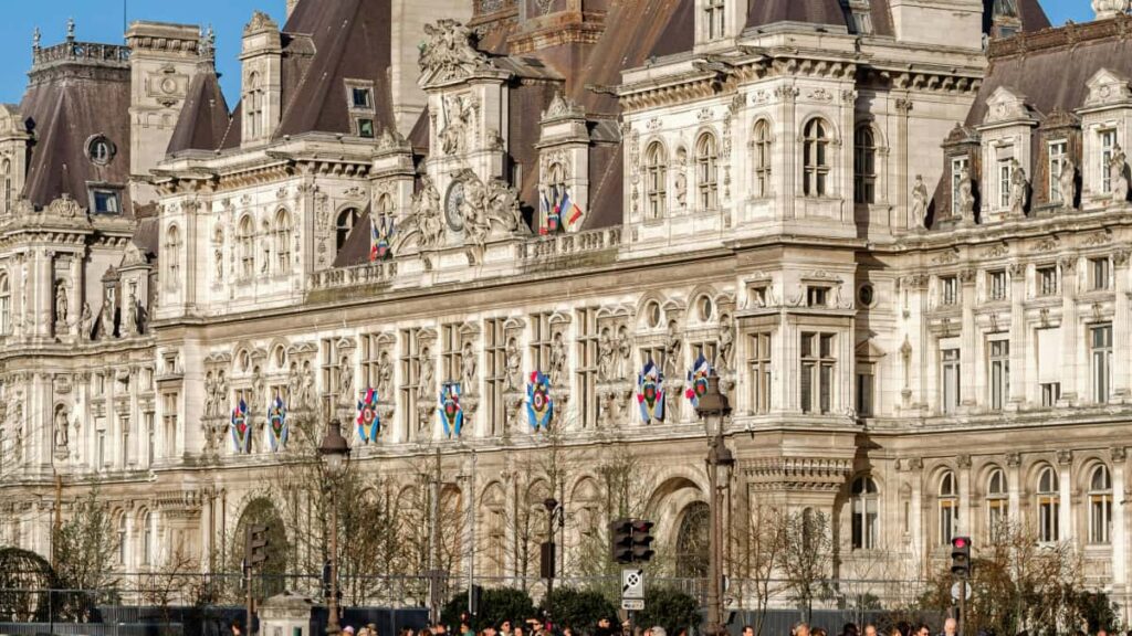 Guide pratique pour marques francaises : comment identifier et collaborer avec des createurs slovenes lies a Disney+ pour des city guides locaux.