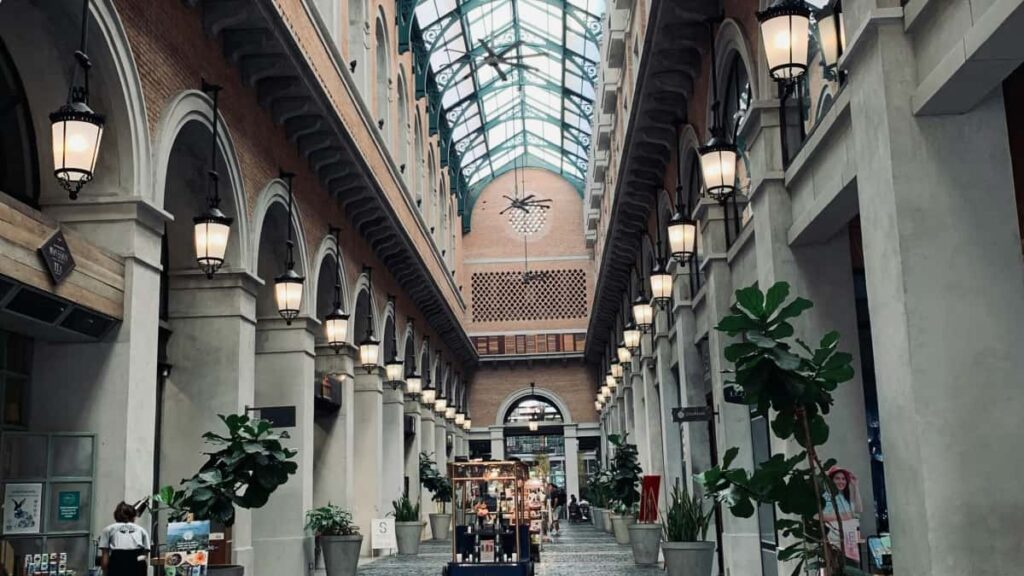 Strategies pratiques pour contacter des marques iraniennes sur Etsy et organiser des demonstrations live culturelles et commerciales.