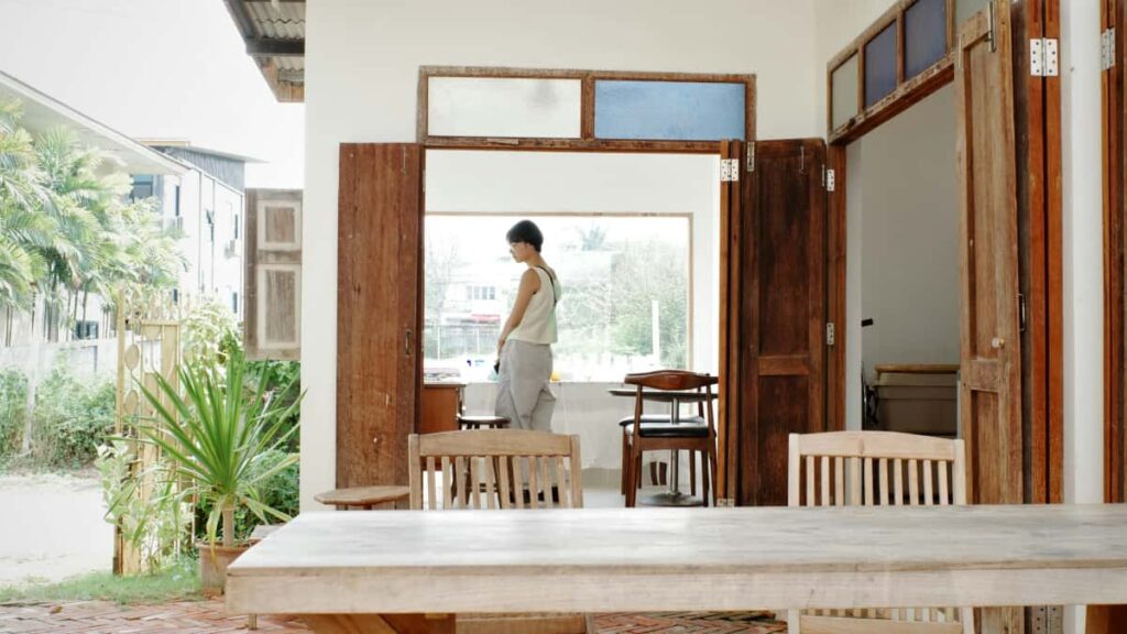 Guide pratique pour createurs francais: comment identifier, contacter et convaincre des marques iraniennes via Zalo pour des collaborations bienetre, en minimisant risques et fraudes.