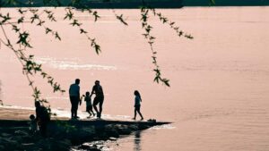 Guide pratique pour createurs en France : approcher des marques iraniennes sur Takatak, organiser des unboxings et securiser des PR packages avec tact et conformite.