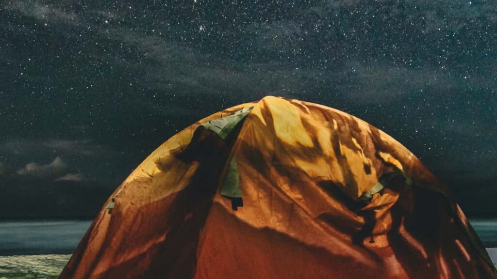 Guide pratique pour createurs francais qui veulent joindre des marques costa-riciennes sur Clubhouse et monter des collabs avec des offices du tourisme.