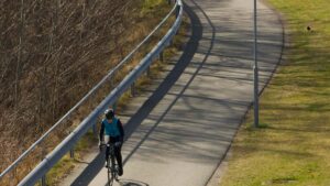 Guide pratique pour createurs en France : comment identifier, contacter et convaincre des marques chypriotes de participer a des lancements beta exclusifs sur HBO Max tactiques, canaux et risques a connaitre.