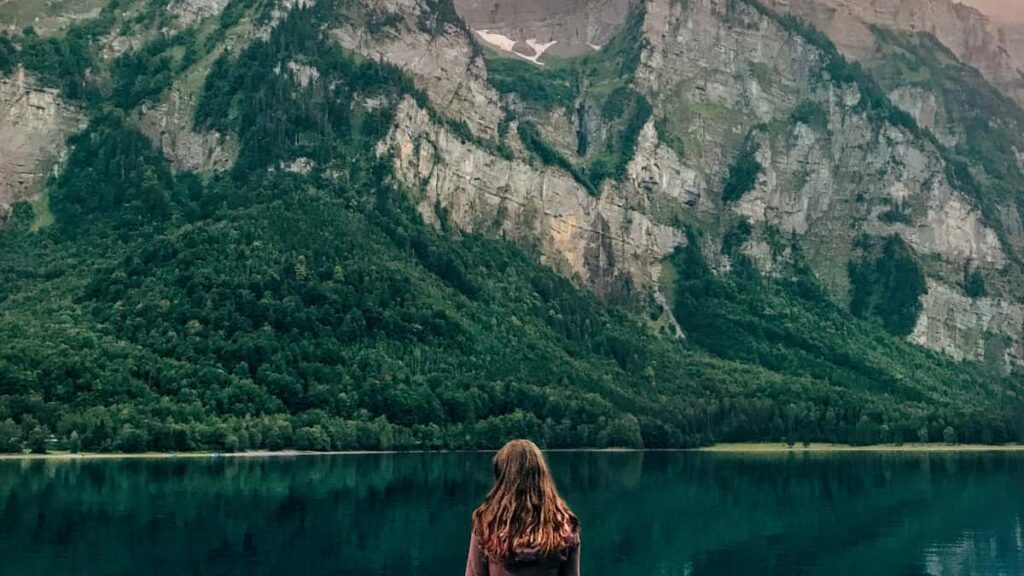 Strategies concretes pour contacter des marques estoniennes via SoundCloud et monter des partenariats avec des editeurs de jeux depuis la France.