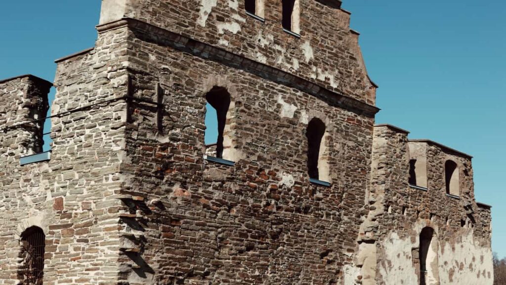 Guide pratique pour annonceurs en France : comment identifier, contacter et activer des createurs Telegram ukrainiens afin denvoyer du trafic qualifie vers une landing page.