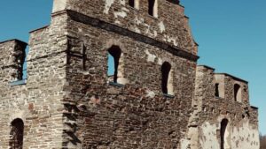 Guide pratique pour annonceurs en France : comment identifier, contacter et activer des createurs Telegram ukrainiens afin denvoyer du trafic qualifie vers une landing page.