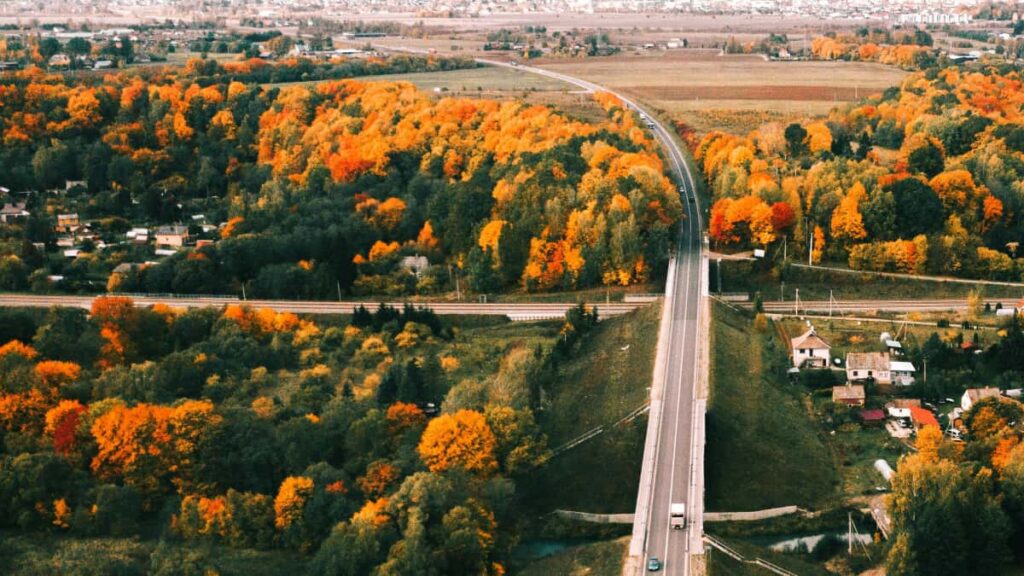 Guide pratique pour createurs francais: comment identifier, contacter et pitcher des marques peruviennes sur Reddit pour produire des videos courtes.